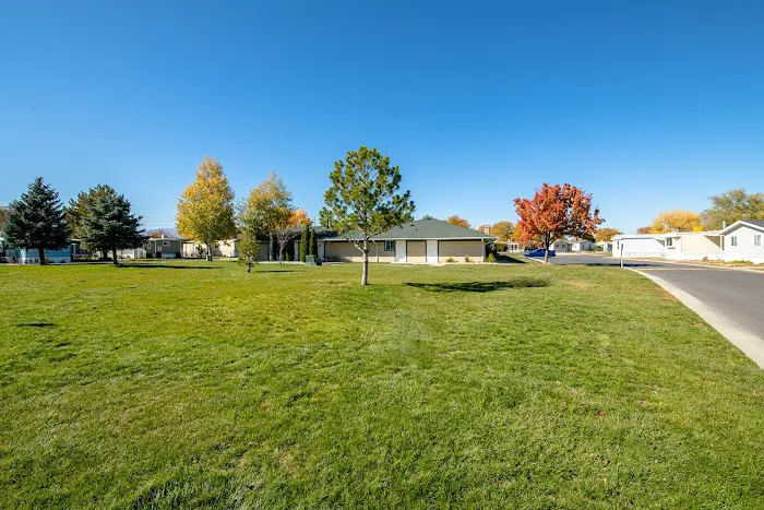 Meadowbrook Village Mobile Home Park Picture 4