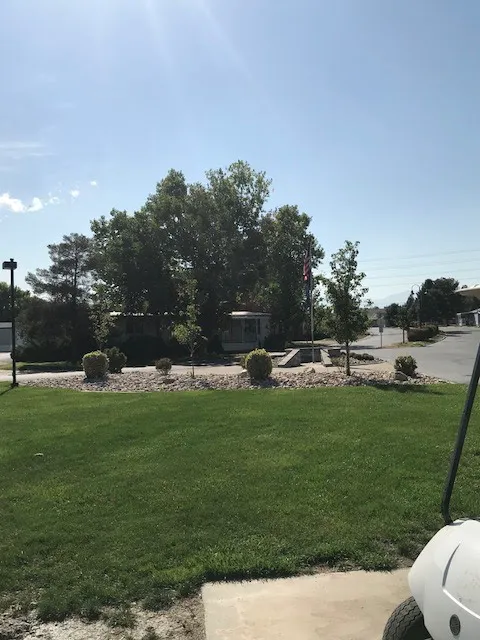 Meadowbrook Village Mobile Home Park Picture 10