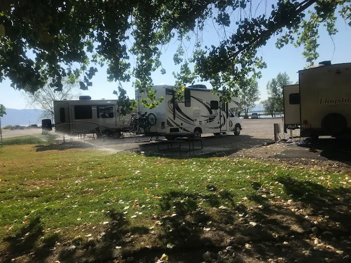 Lake Shore RV Park Picture 5