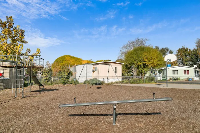 Bonneville Gardens Picture 4