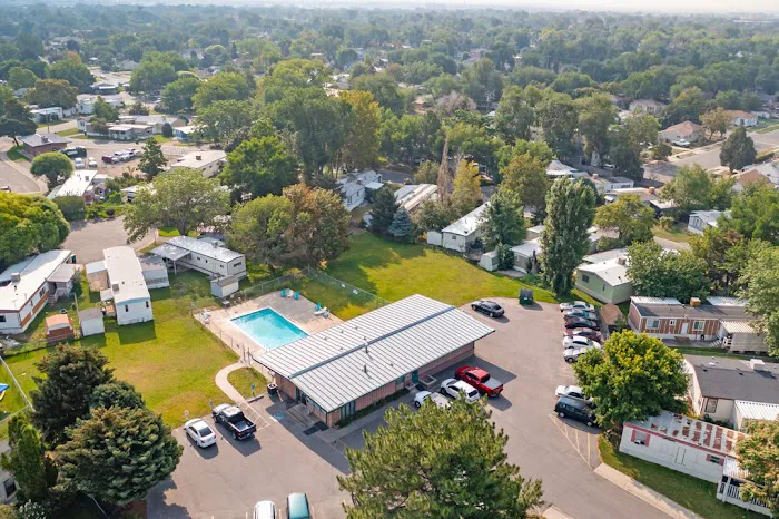 Bonneville Gardens Picture 6