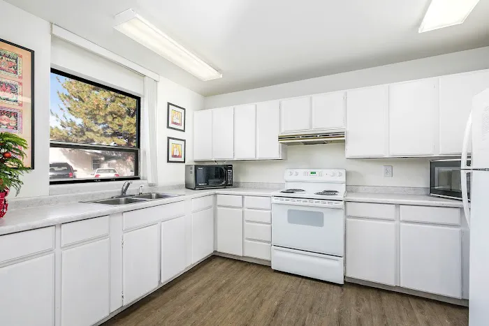 Bonneville Gardens Picture 7