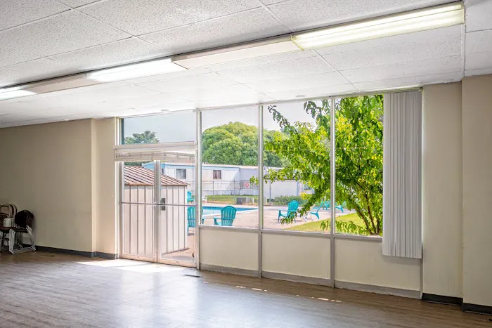 Bonneville Gardens Picture 8