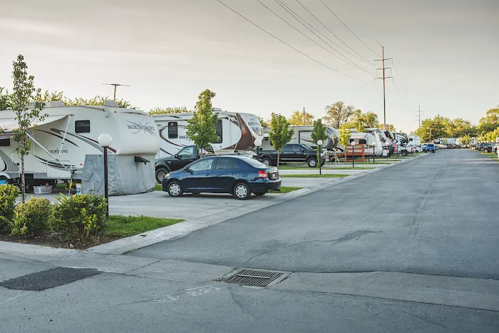 Camp VIP RV Park Picture 2