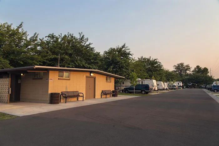 Camp VIP RV Park Picture 8