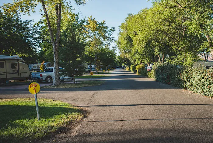 Camp VIP RV Park Picture 6