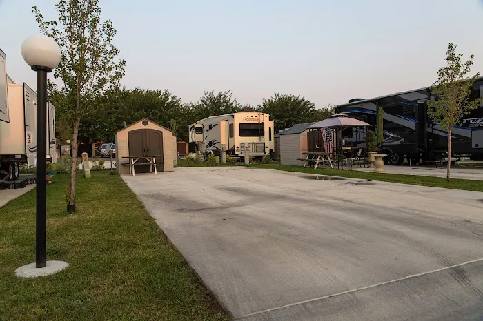 Camp VIP RV Park Picture 10