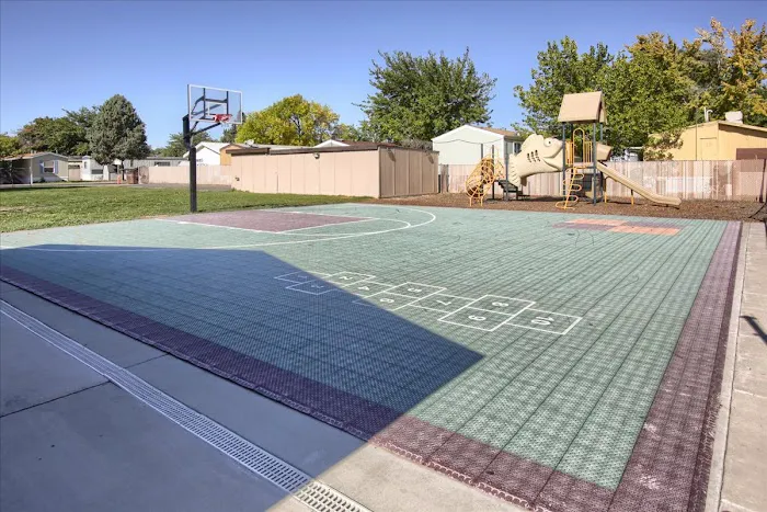 Crestline Mobile Estates Picture 2