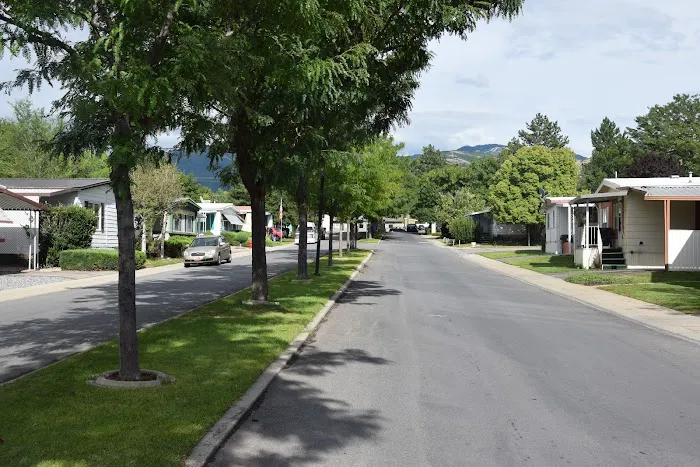 Camelot Manufactured Home Community Picture 8