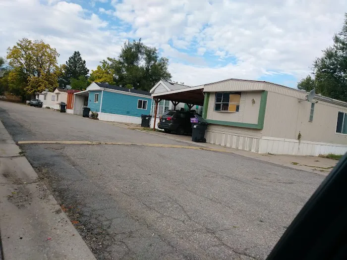 Cedarwood Mobile Home Park Picture 5