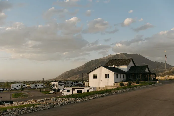 Rollin' Home RV Park Picture 2