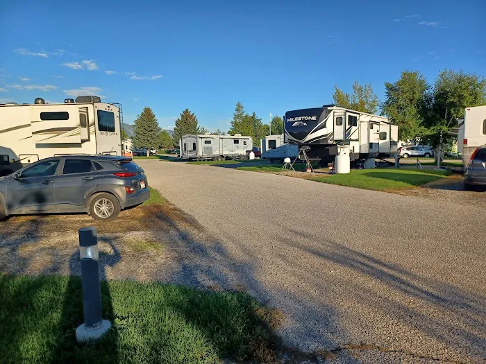 Traveland RV Park Picture 4