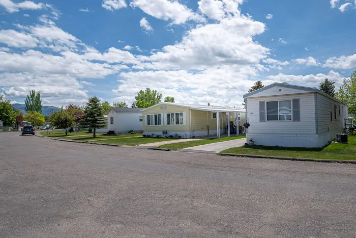 Palatial Living Picture 1