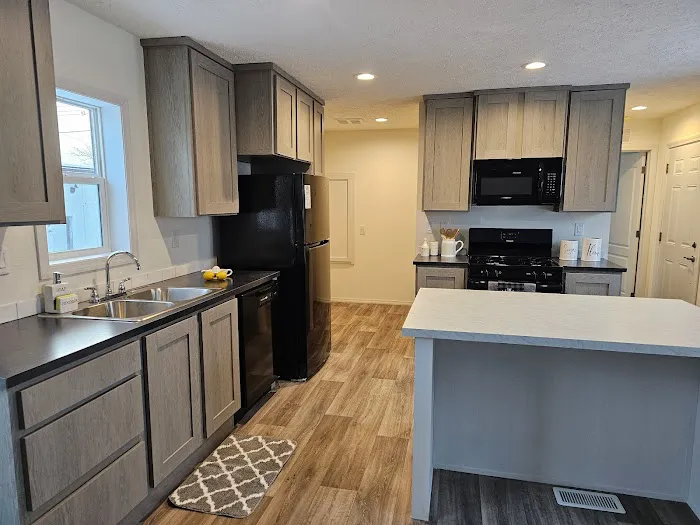 Holiday Estates Mobile Home Community Picture 2