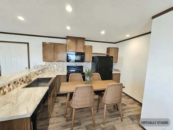 Holiday Estates Mobile Home Community Picture 8