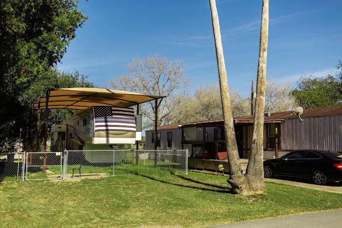 Pan American Mobile Home & RV Park Picture 7
