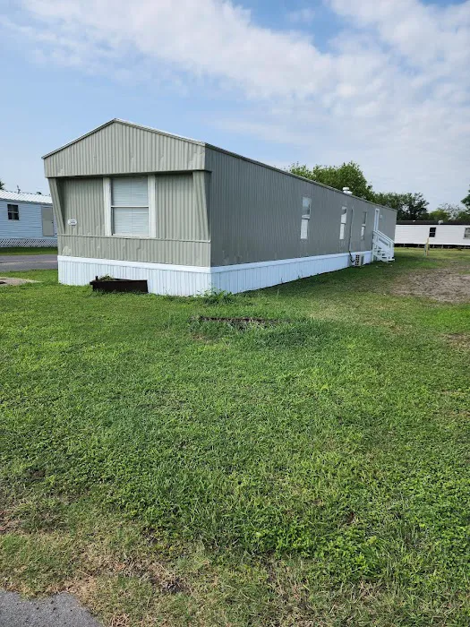 Tropics Mobile Home Community Picture 3