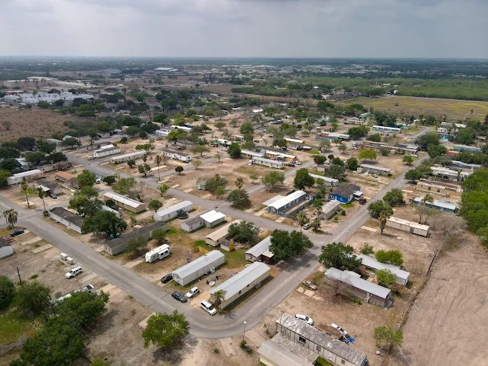 Tropics Mobile Home Community Picture 7