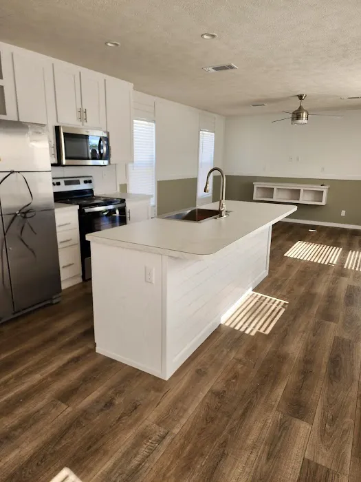 Tropics Mobile Home Community Picture 9