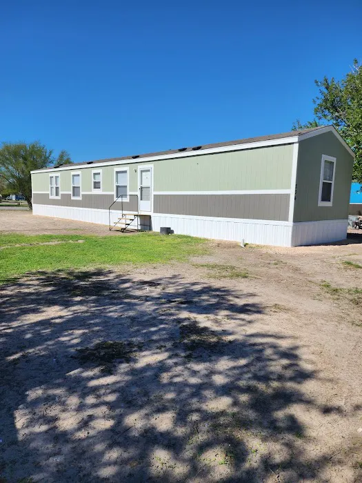 Tropics Mobile Home Community Picture 8