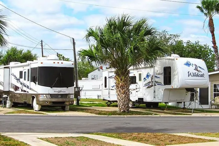 Palm Gardens Home & RV Park Picture 9
