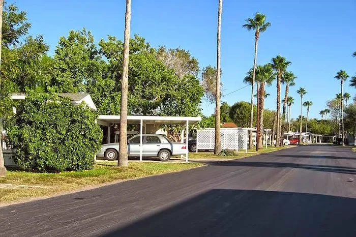 Palm Gardens Home & RV Park Picture 3