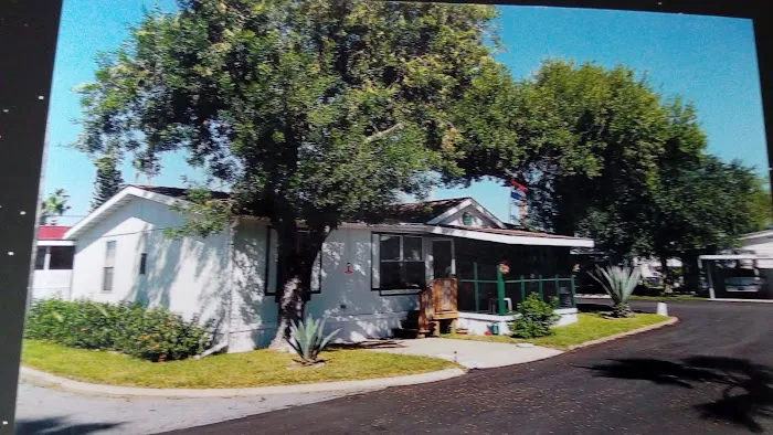 Palm Gardens Home & RV Park Picture 2