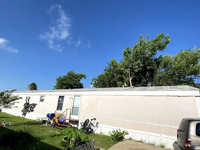 Southern Breeze Mobile Home Park Picture 4