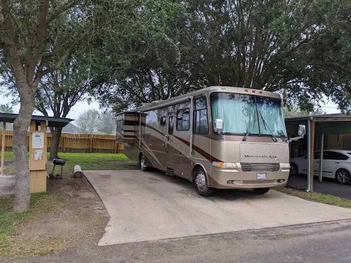 La Mirada Country Estates (Family Mobile Home and RV Park) Picture 4