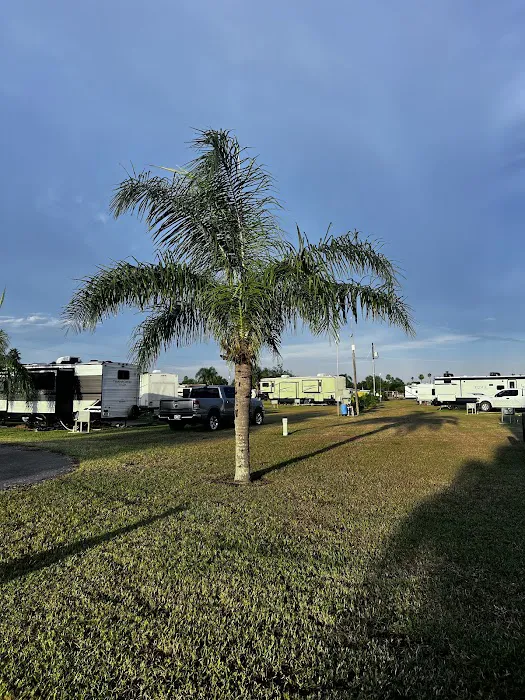 Breezewood Cove RV Park Picture 4