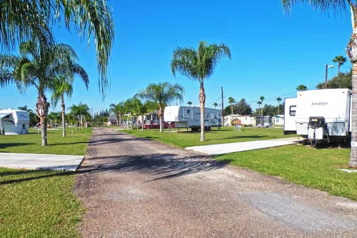 Breezewood Cove RV Park Picture 7