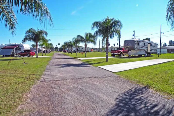 Breezewood Cove RV Park Picture 5