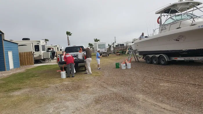 Park at Port Mansfield RV park Picture 5