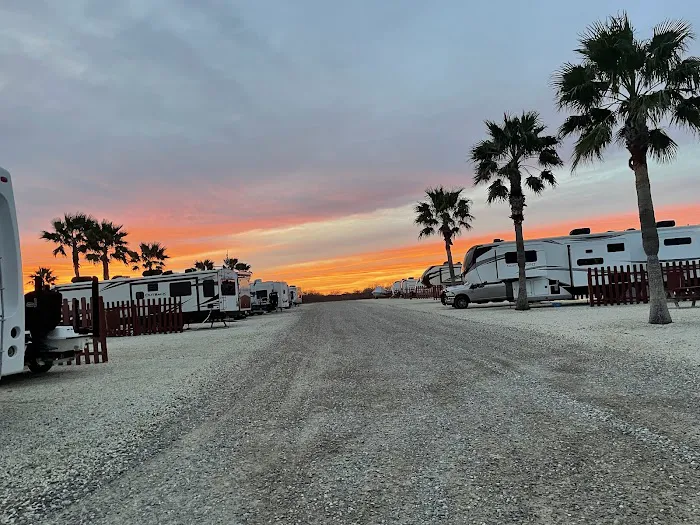 Park at Port Mansfield RV park Picture 6