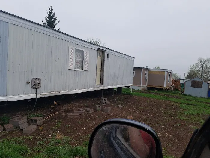 Pine Hills Mobile Home Park Picture 2