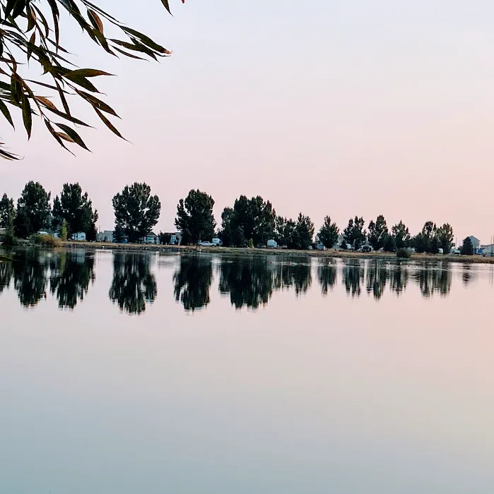 Wakeside Lake RV Park Picture 5