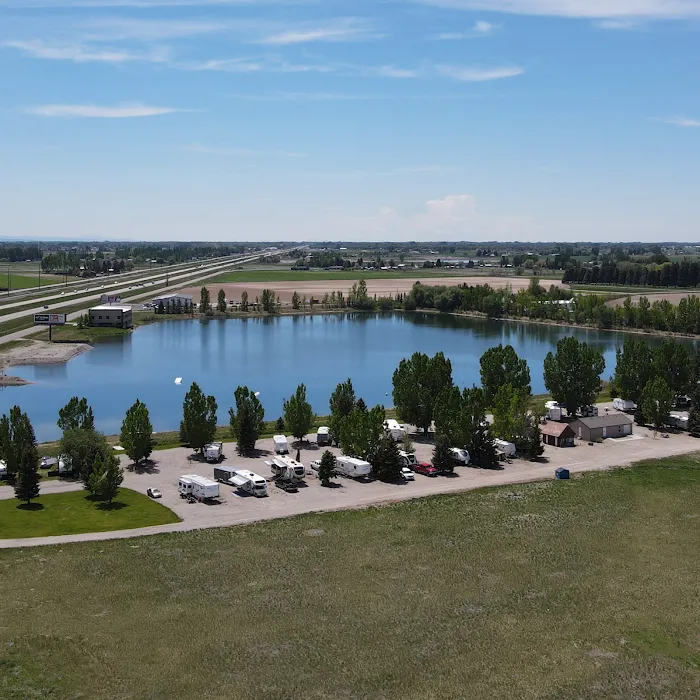 Wakeside Lake RV Park Picture 7