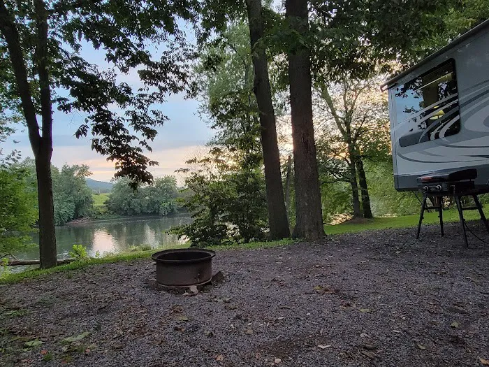 WaterSide Campground & RV Park Picture 8