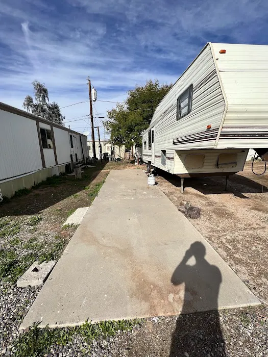 Paradise Gardens Mobile Home & RV Park Picture 3