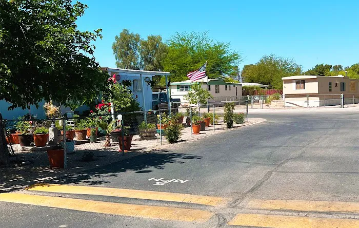 La Colonia Mobile Home Park Picture 4