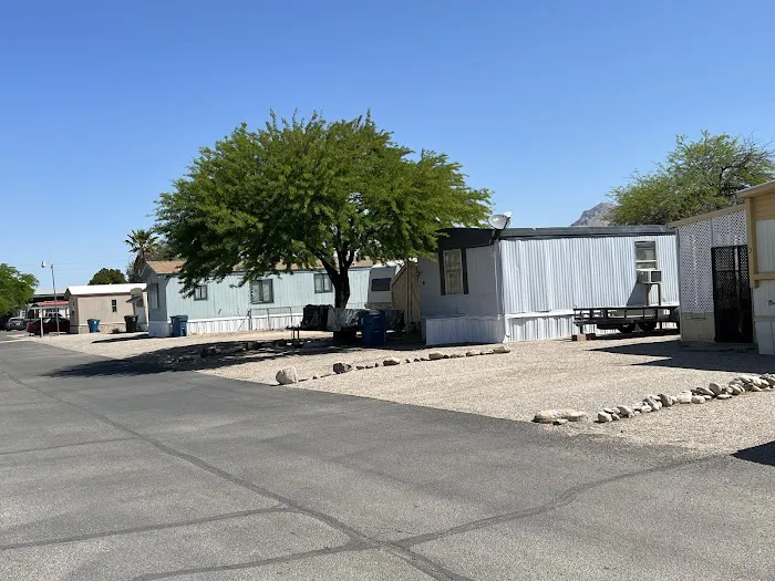 La Colonia Mobile Home Park Picture 7