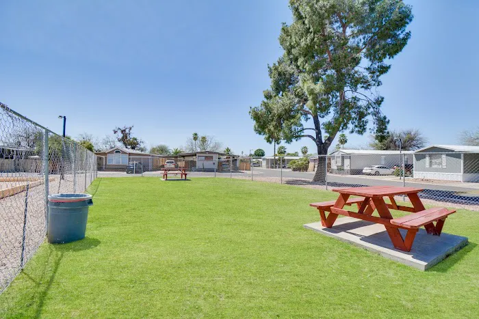 Silverlake Estates Picture 2