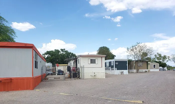 Desert Retreat MH & RV Park Picture 2