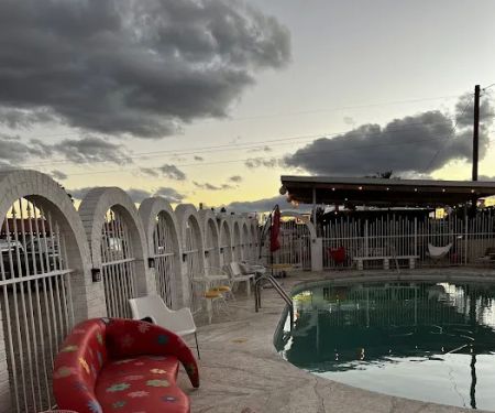 El Pais Motel & Campgrounds