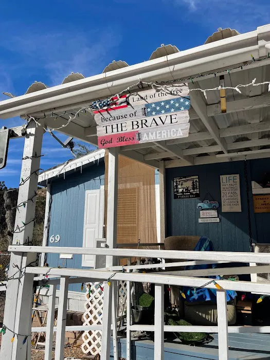 Oaks Mobile Home & RV Park Picture 3