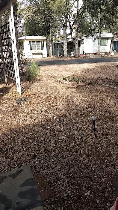 Oak Mobile Home Park Picture 3