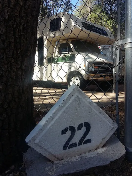 Oak Mobile Home Park Picture 6