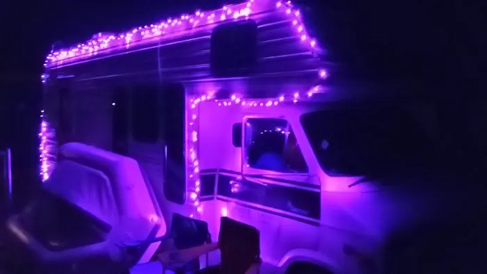 Oak Mobile Home Park Picture 10