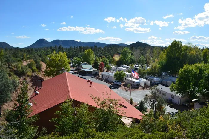 Lamplighter RV Resort Picture 10