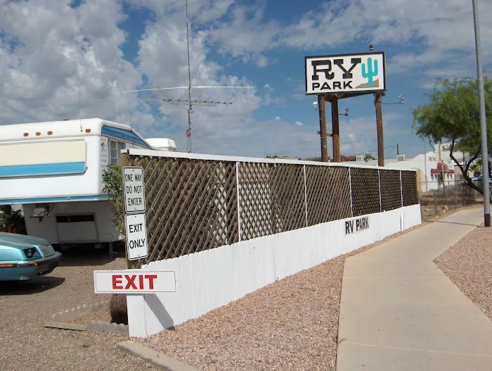 Desertaire Adult RV Park Picture 3